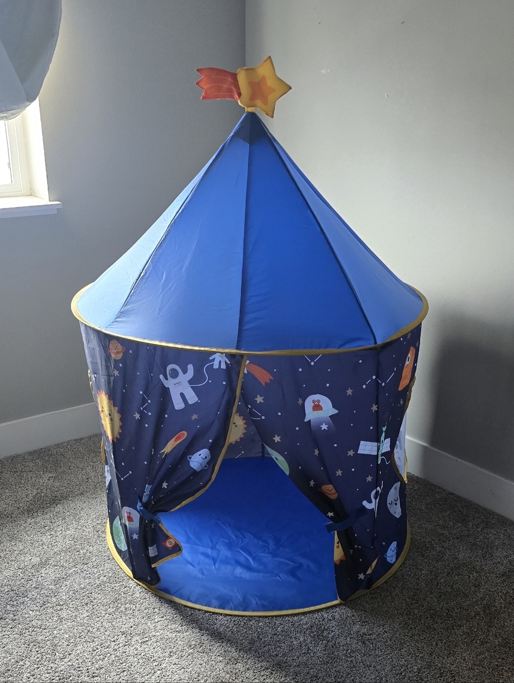 Play Tent - Space Theme - Picture 2 of 4